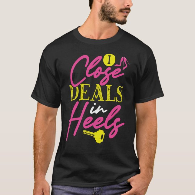 Camiseta I Close Deals In Heels Realtor (Frente)