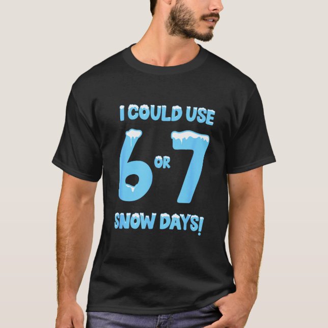 Camiseta I Could Use 6 7 Snow Days Funny Snowy Day Teacher  (Frente)