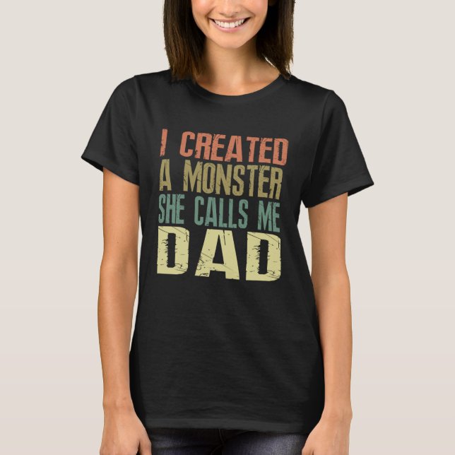 Camiseta I Created A Monster She Calls Me Dad  Father s Day (Frente)