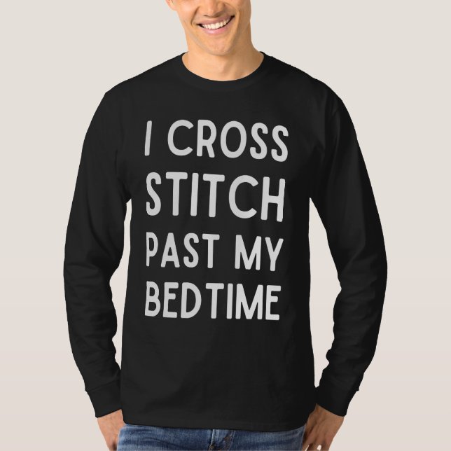Camiseta I Cross Stitch Past My Bedtime  Cross Stitch (Frente)
