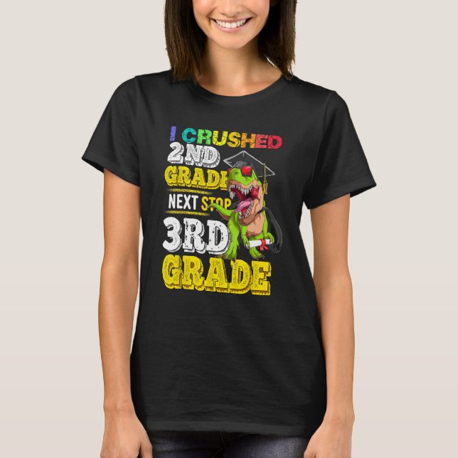 Camiseta I crushed 2nd grade Next stop 3rd grade Dinosaur G (Frente)