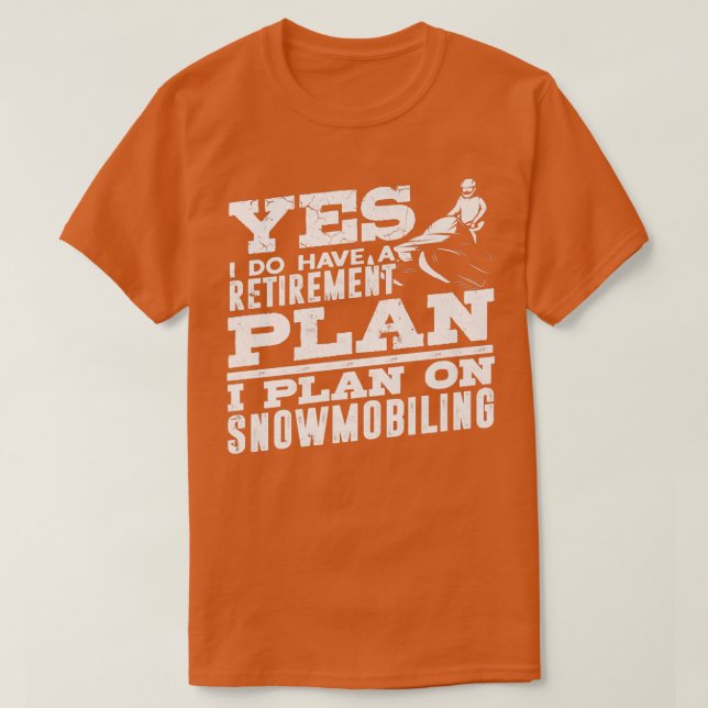 Camiseta I Do Have a Retirement Plan Snowmobile Riding Snow (Frente do Design)