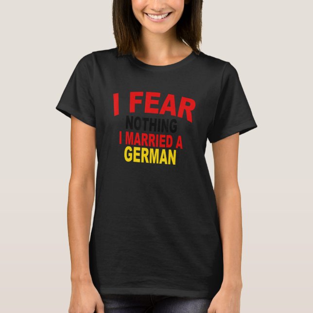 Camiseta I Fear Nothing I Married A German Apparel (Frente)