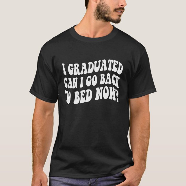 Camiseta I Graduated Can I Go Back to Bed Now Graduation Re (Frente)