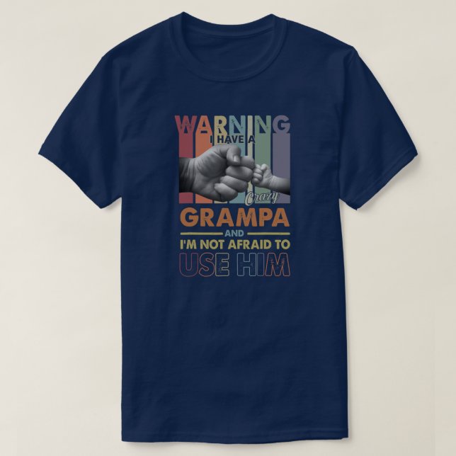 Camiseta I Have A Crazy Grampa I'm Not Afraid To Use Him (Frente do Design)