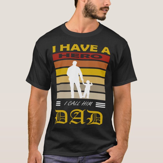 Camiseta I Have A Hero I Called Him Dad Father's Day  Sayin (Frente)