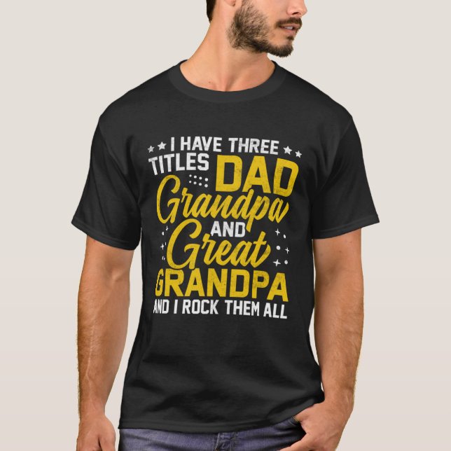 Camiseta I Have Three Titles Dad And Grandpa And Great Gran (Frente)