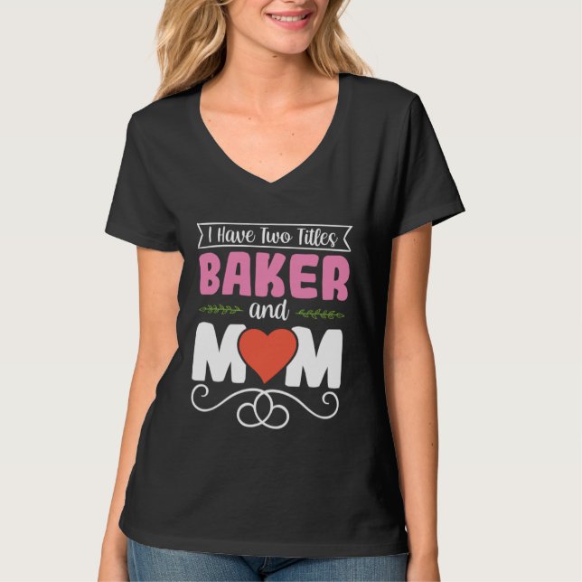 Camiseta I Have Two Titles Baker And Mom Baking Mama Mother (Frente)