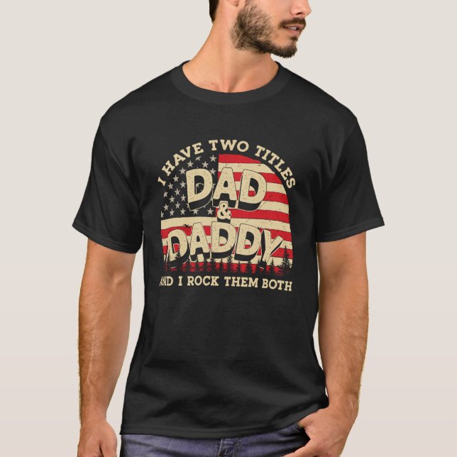 Camiseta I Have Two Titles Dad And Daddy Men American Flag  (Frente)