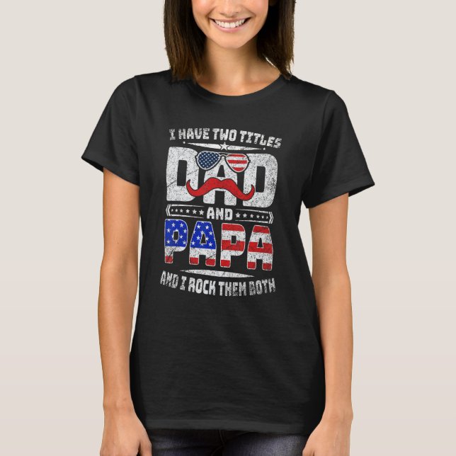 Camiseta I Have Two Titles Dad And Papa US American Flag Fa (Frente)