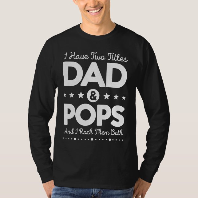 Camiseta I Have Two Titles Dad & Pops Father Grandpa Saying (Frente)