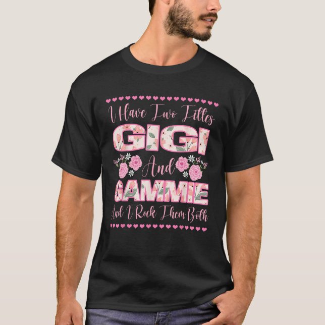 Camiseta I Have Two Titles Gigi And Gammie Flowers Cute Mot (Frente)