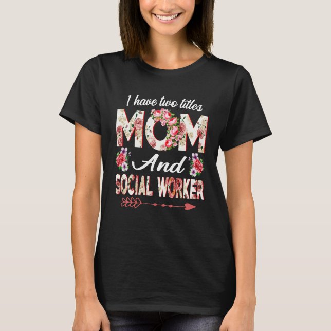 Camiseta I Have Two Titles Mom And Social Worker Mother s D (Frente)