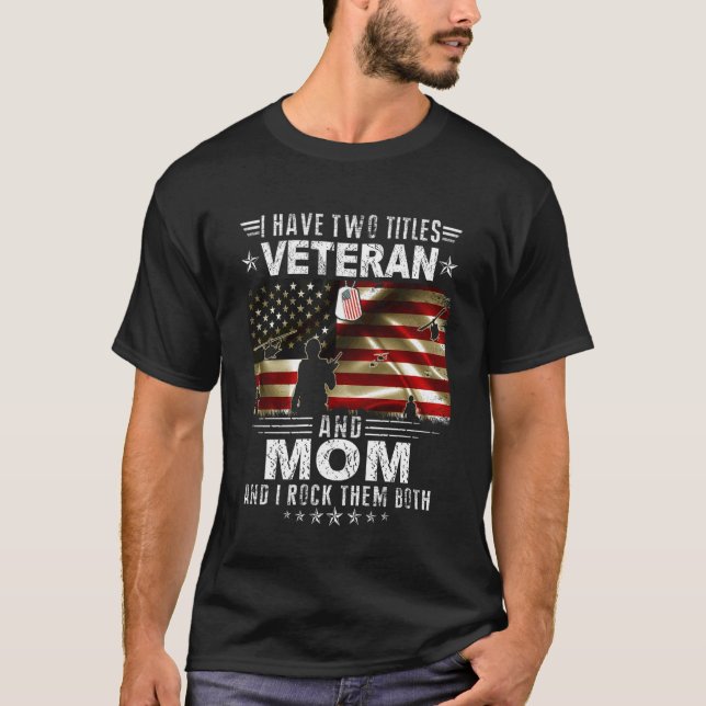 Camiseta I Have Two Titles Veteran And Mom - Ptrioitc Veter (Frente)