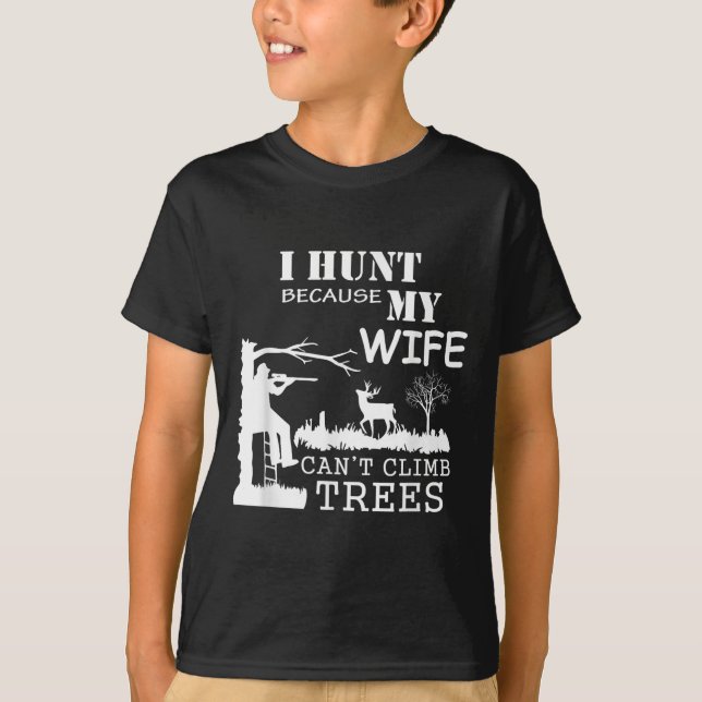 Camiseta I Hunt Because My Wife Can't Climb Trees  (Frente)