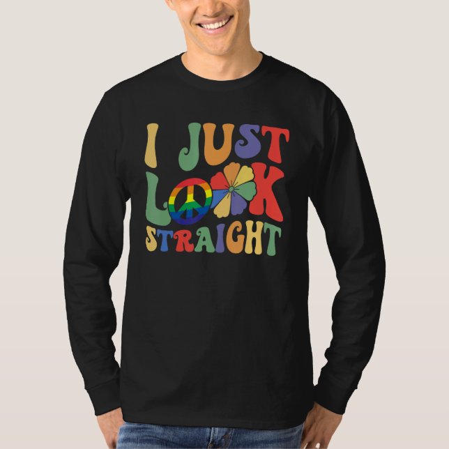 Camiseta I Just Look Straight LGBTQ Rainbow Groovy Gay Prid (Frente)