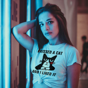 Camiseta I KISSED A CAT AND I LIKED IT T-Shirts
