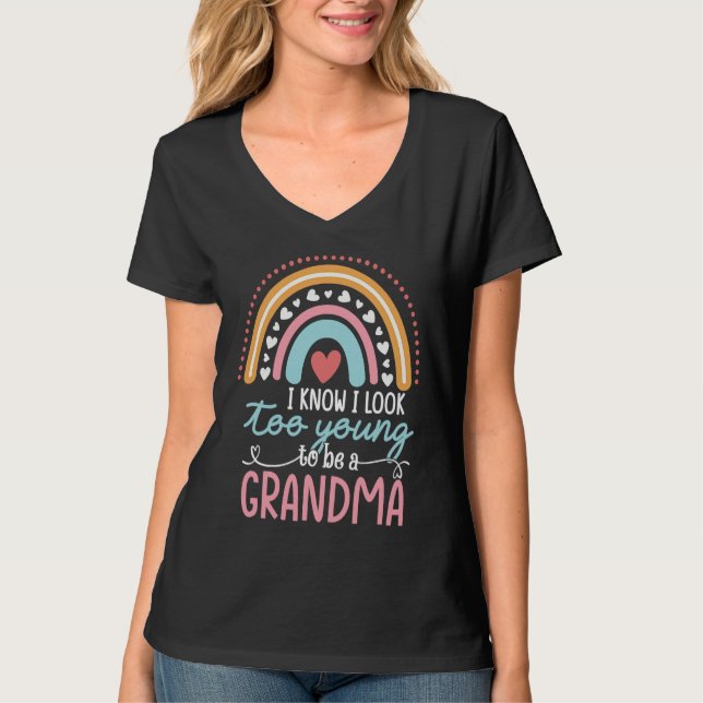 Camiseta I Know I look Too Young to be a Grandma  Mothers D (Frente)