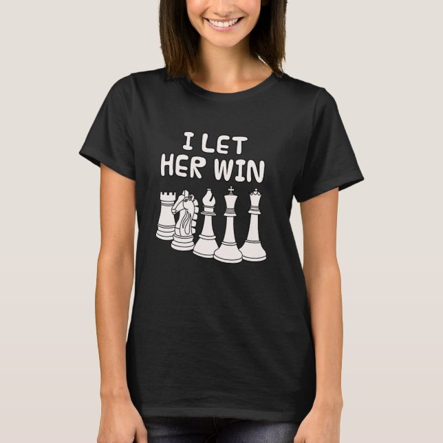 Camiseta I Let Her Win, Chess Player Husband Brother Boyfri (Frente)