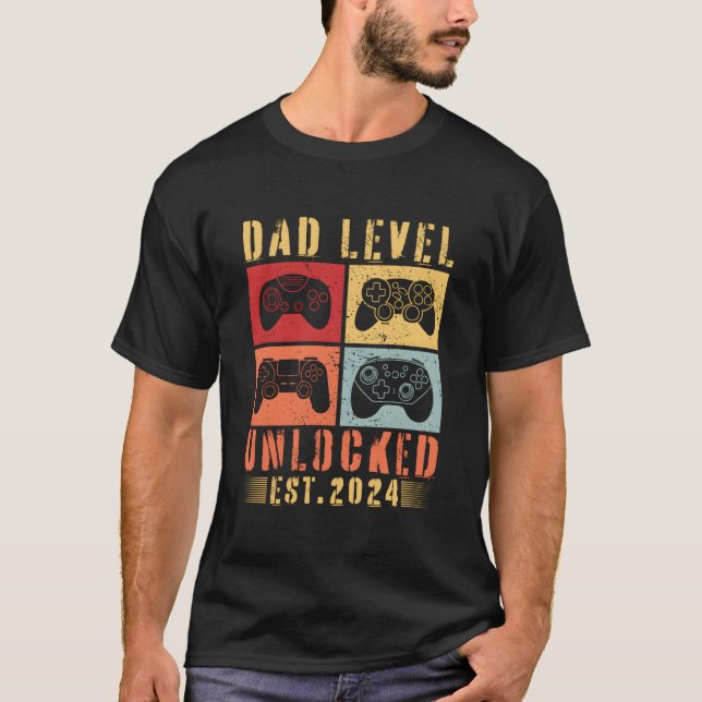 Camiseta I Leveled Up To Dad 2024 Promoted To Daddy Level U (Frente)