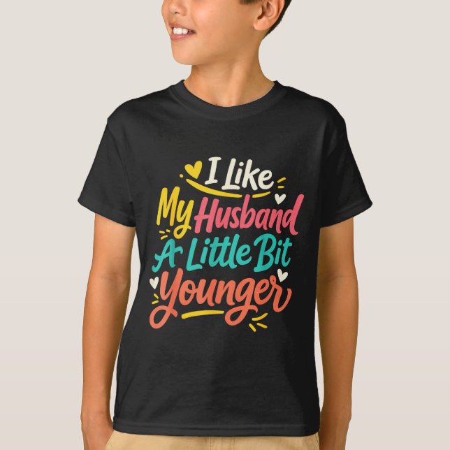 Camiseta I Like My Husband A Little Bit Younger Funny Women (Frente)