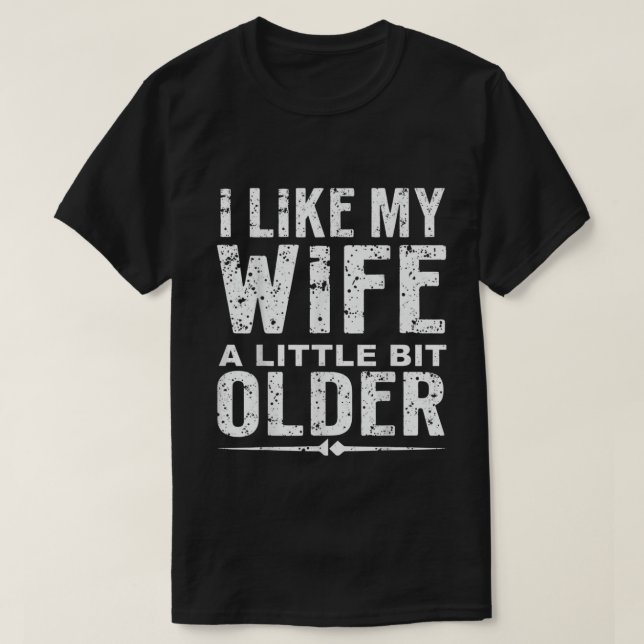 Camiseta I Like My Wife A Little Bit Older Funny Saying  (Frente do Design)