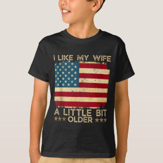 Camiseta I Like My Wife A Little Bit Older Funny Saying Wom