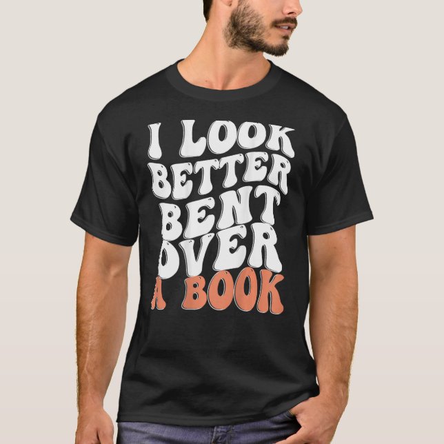 Camiseta I Look Better Bent Over A Book (Frente)