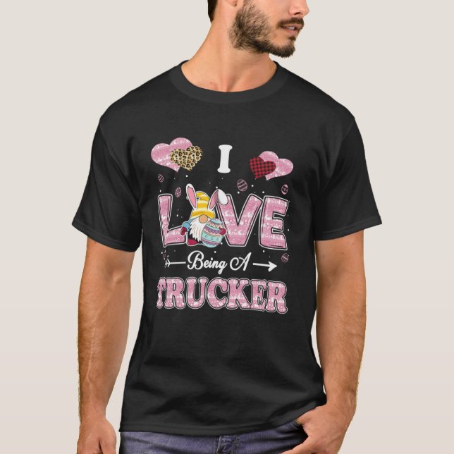 Camiseta I Love Being Trucker Easter Gnome Job Title (Frente)