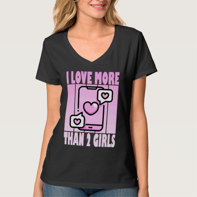 Camiseta I Love More Than 2 Girls  Cute Polyamory Casanova (Frente)