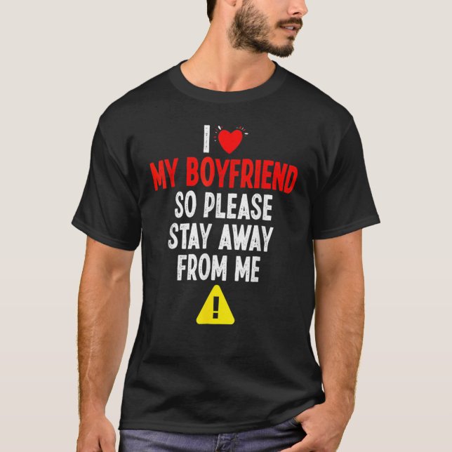 Camiseta I Love My Boyfriend So Please Stay Away From Me Va (Frente)