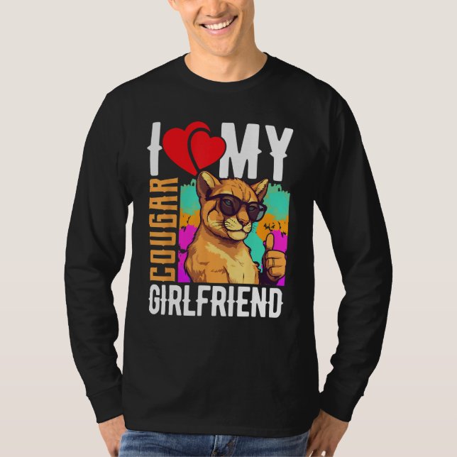 Camiseta I Love My Cougar Girlfriend   COUGAR (Frente)
