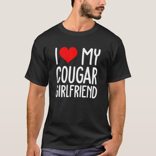 Camiseta I Love My Cougar Girlfriend I Heart My Cougar Gf (Frente)