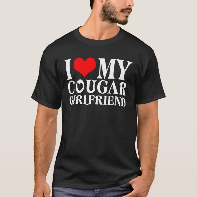 Camiseta I Love My Cougar Girlfriend I Heart My Cougar Girl (Frente)