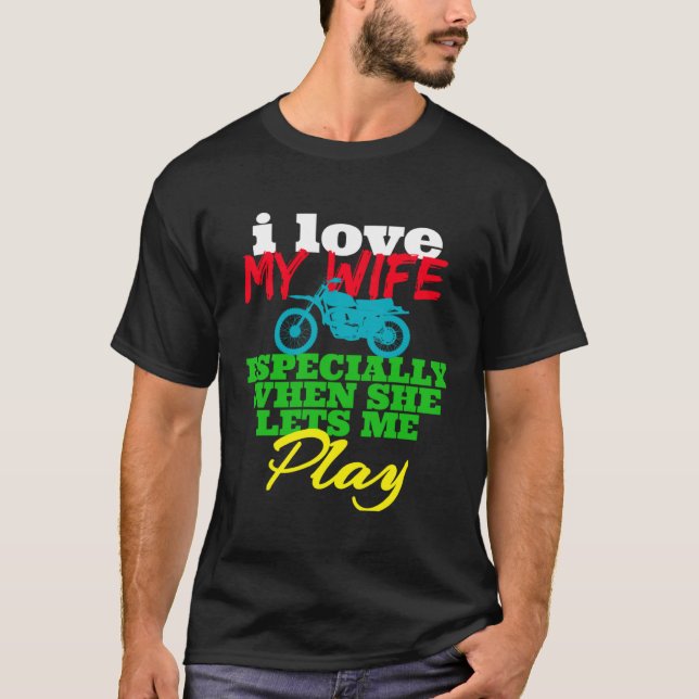CAMISETA I LOVE MY WIFE ESPECIALLY WHEN SHE LETS ME MOTORCY (Frente)