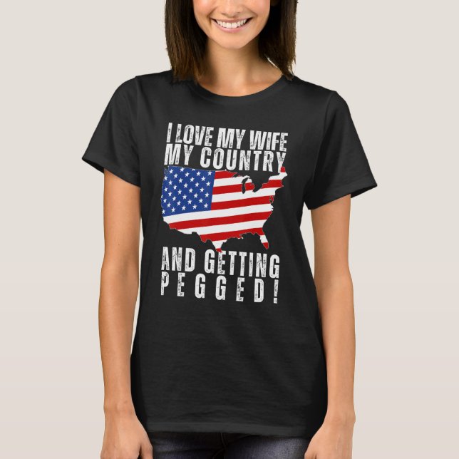 Camiseta I LOVE MY WIFE, MY COUNTRY, AND GETTING PEGGED Fun (Frente)