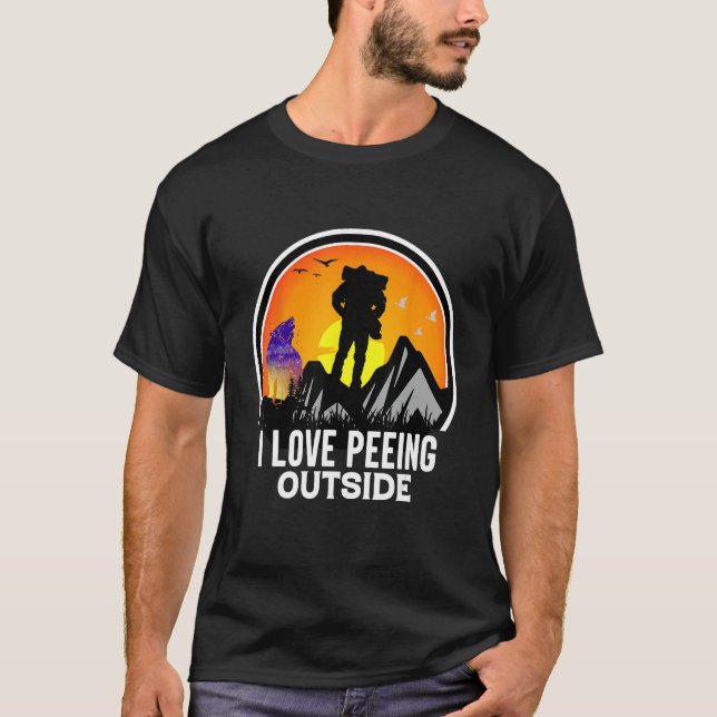 Camiseta I Love Peeing Outside Hiking Sunset Retro Outdoor  (Frente)