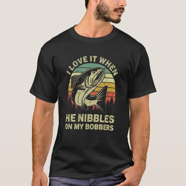 Camiseta I Love When It He Nibbles On My Bobbers Salmon Fis (Frente)