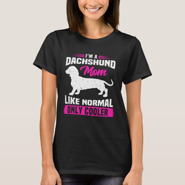 Camiseta I m A Dachshund Mom Like Normal Only Cooler Wiener (Frente)