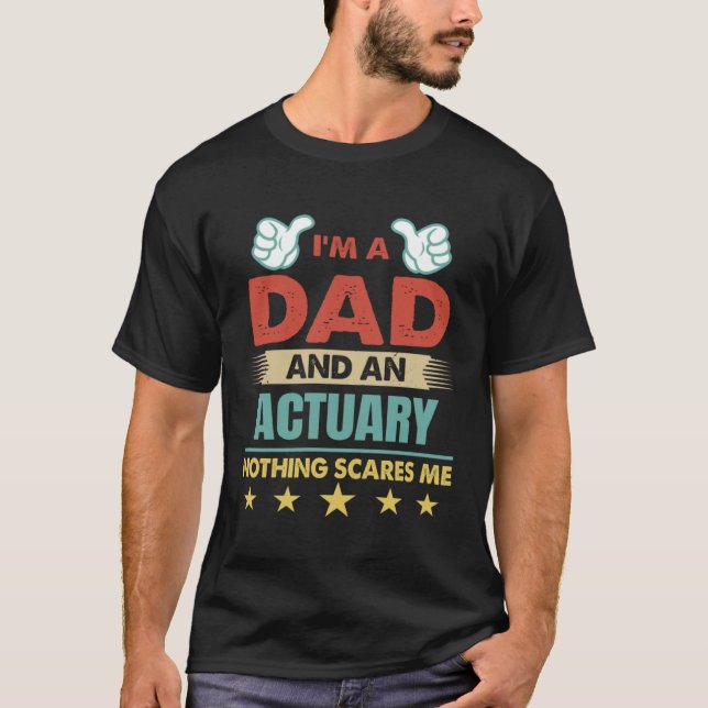 Camiseta I m A Dad And An Actuary Nothing Scares Me (Frente)