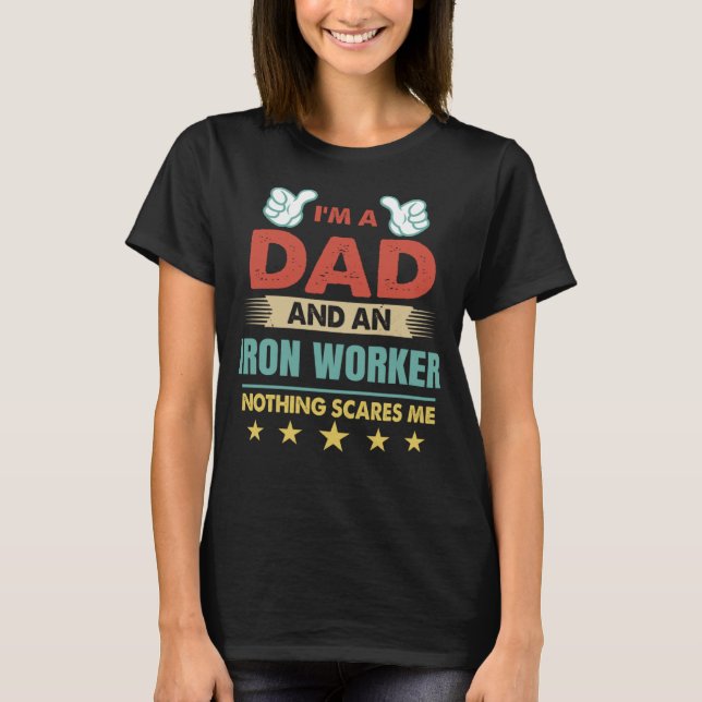 Camiseta I m A Dad And An Iron Worker Nothing Scares Me (Frente)