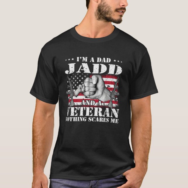 Camiseta I m A Dad Jadd And A Veteran Nothing Scares Me Fla (Frente)