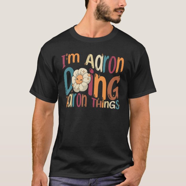 Camiseta I m Aaron Doing Aaron Things Groovy Retro Aaron (Frente)