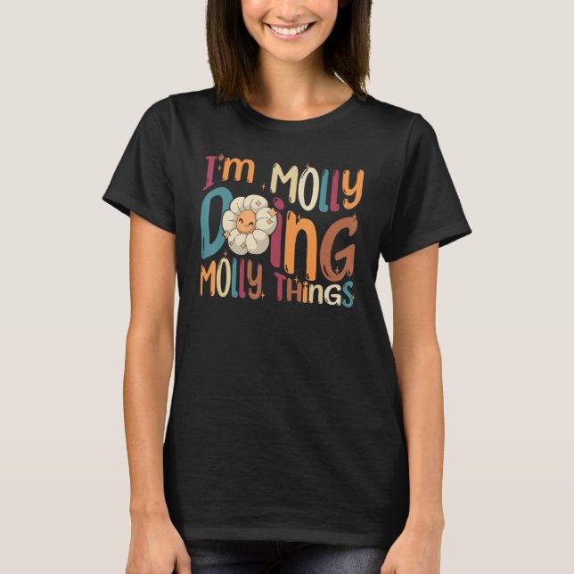 Camiseta I m Molly Doing Molly Things  Groovy Retro Molly (Frente)