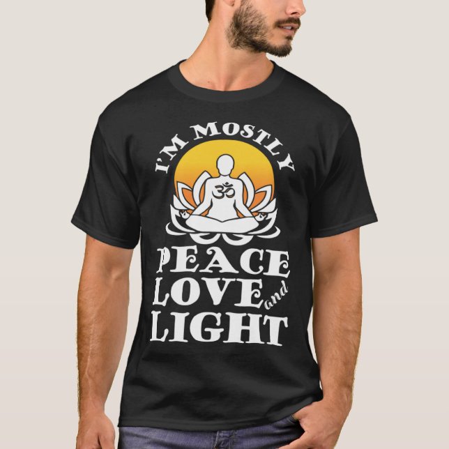 Camiseta I m Mostly Peace Love And Light Retro Yoga  Namast (Frente)