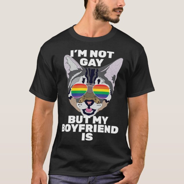 Camiseta I m Not Gay But My Boyfriend Is  Cat Gay Pride (Frente)