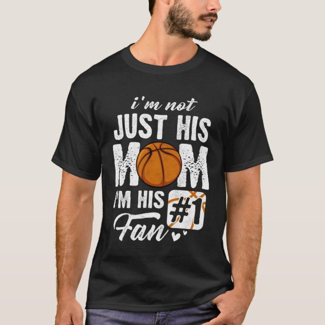 Camiseta I m Not Just His Mom I m His Fan Basketball Mother (Frente)