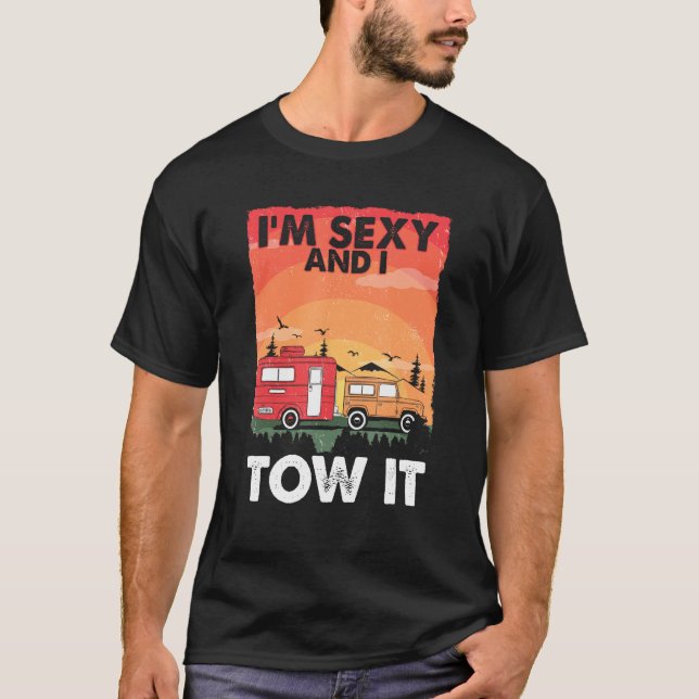 Camiseta I m Sexy And I Tow It  Caravan Camping RV Trailer (Frente)