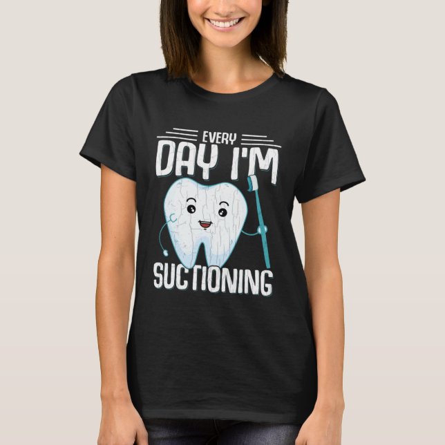 Camiseta I m Suctioning  Dentist Dental Orthodontist Graphi (Frente)