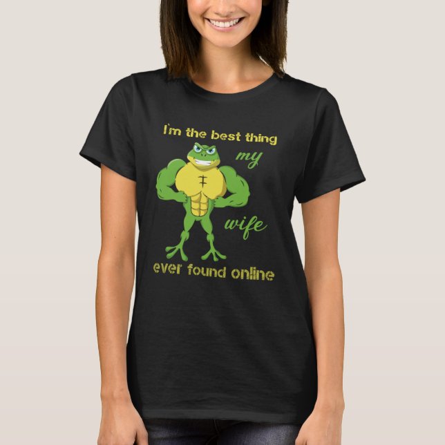 Camiseta I m The Best Thing My Wife Ever Found Online Frog  (Frente)